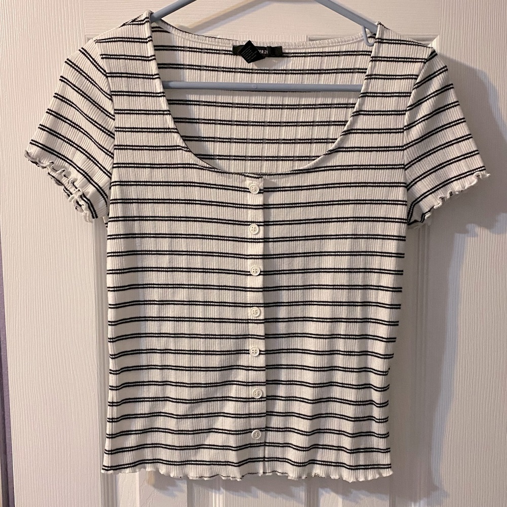 Forever 21 ribbed lettuce edge crop tee